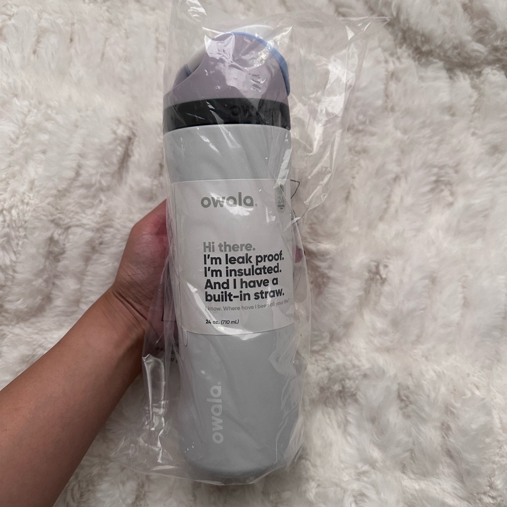 NEW SEALED Owala 24oz FreeSip Stainless Steel Water Bottle Frosty Penguin